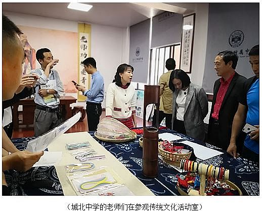 中方县城北中学领导和老师前来我校交流学习