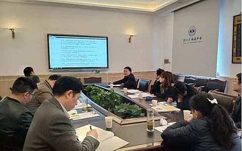 【两会-教育】湖大附中中层干部会议组织学习两会精神