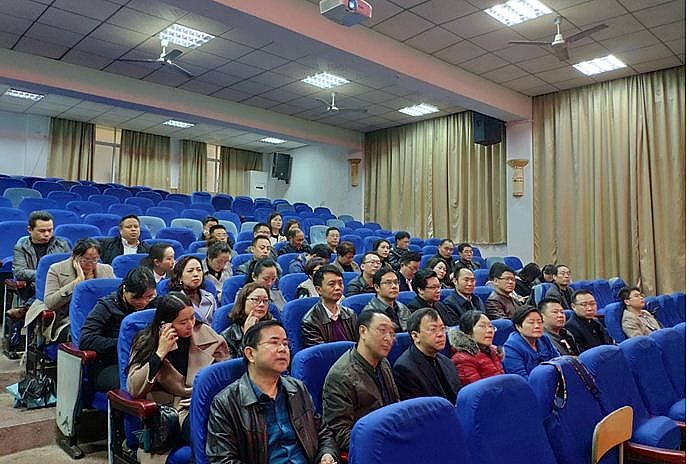 交流学习促成长――国培计划重庆市高中语文骨干教师研修班来校交流学习